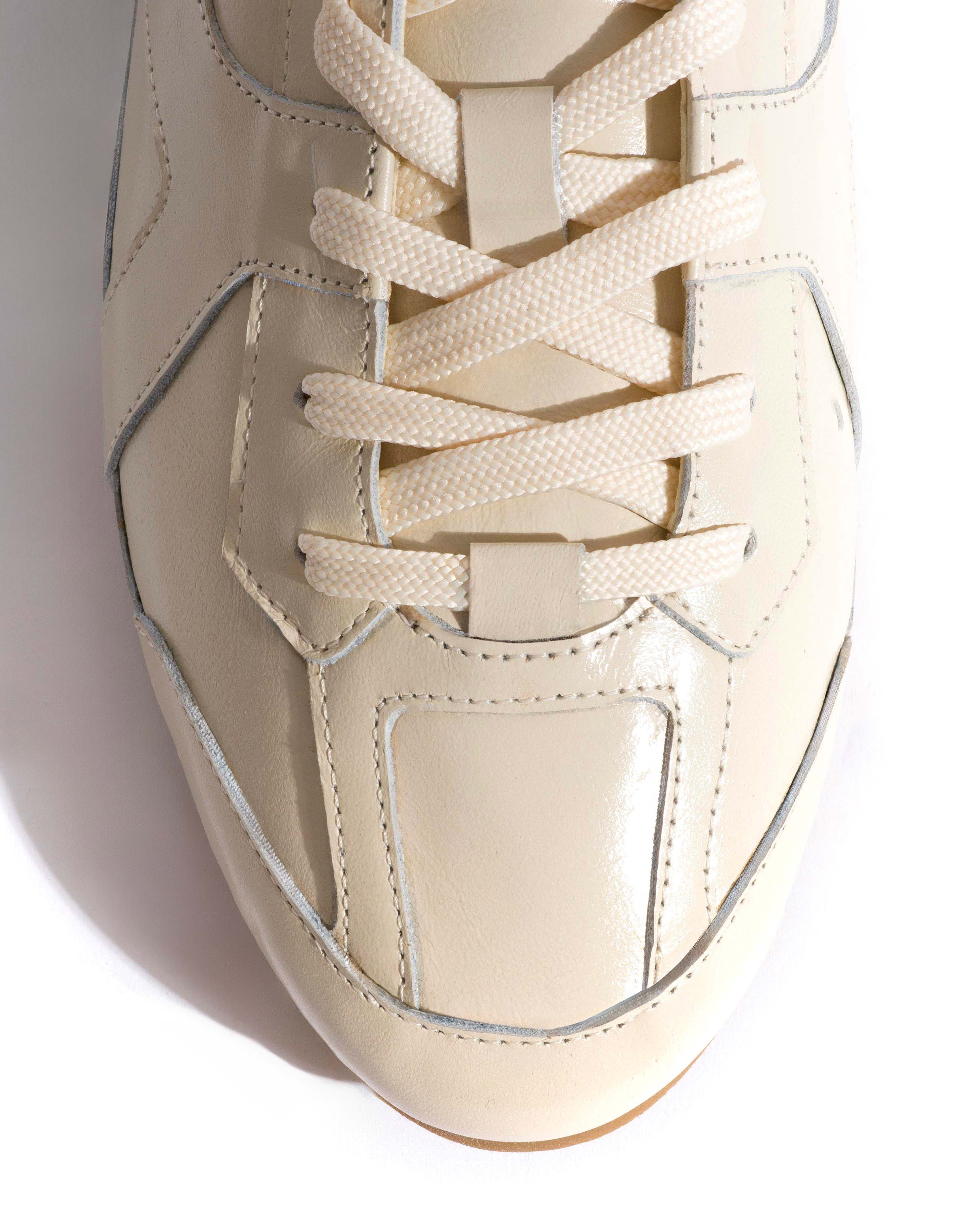 Sneakerina Crinkled polished goat White sand