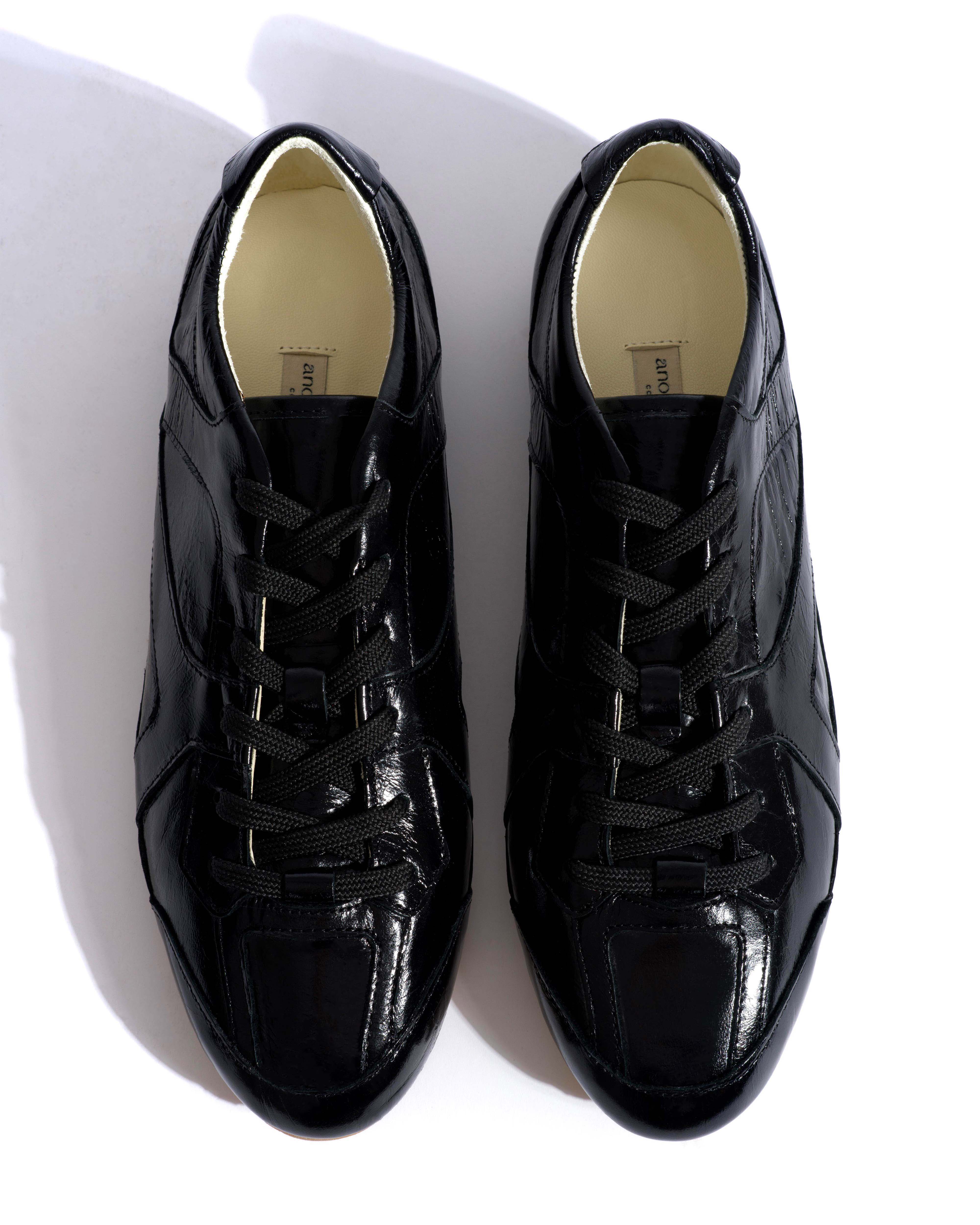 Sneakerina Crinkled polished goat Black