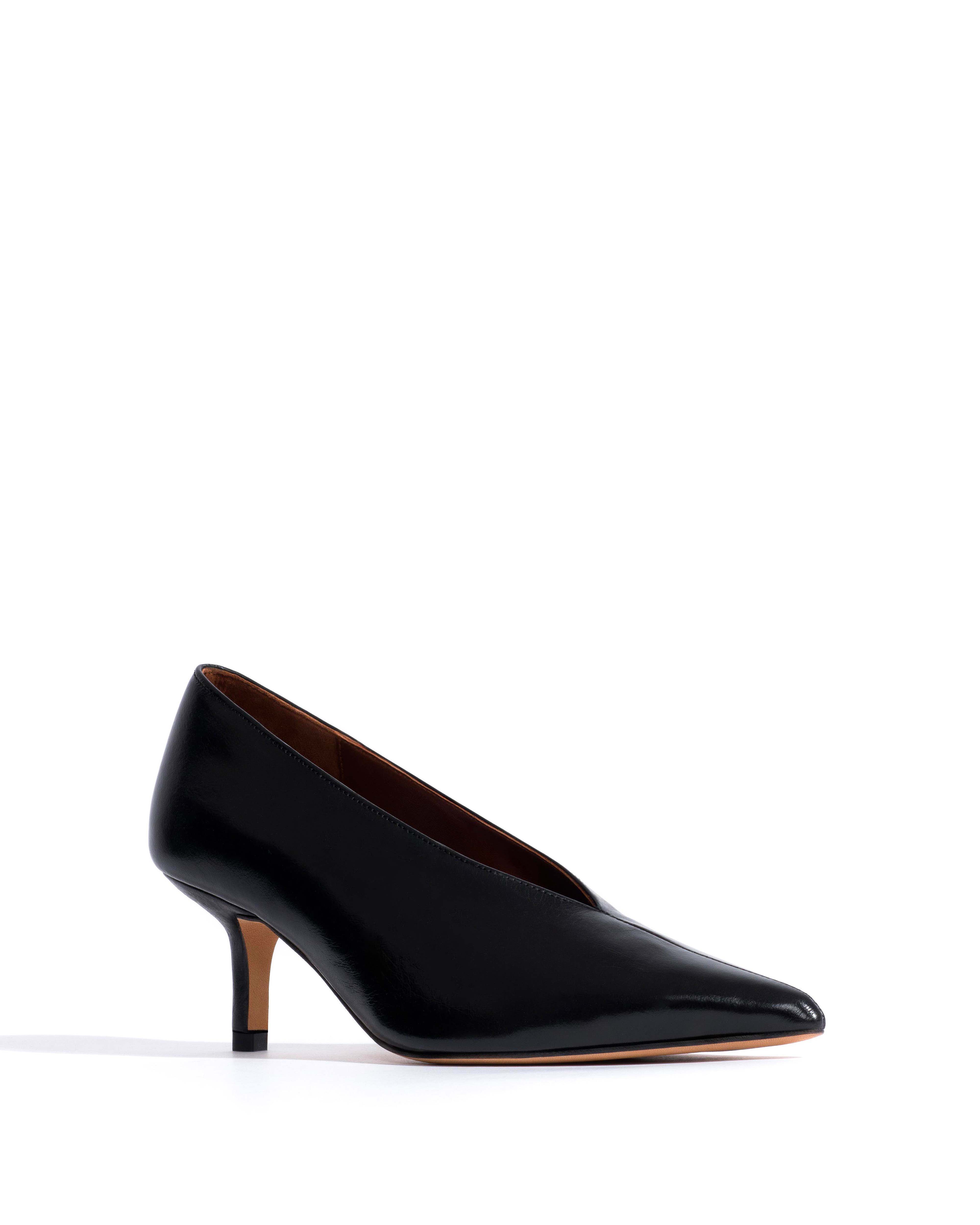 Phia 55 pin Crinkled polished goat Black