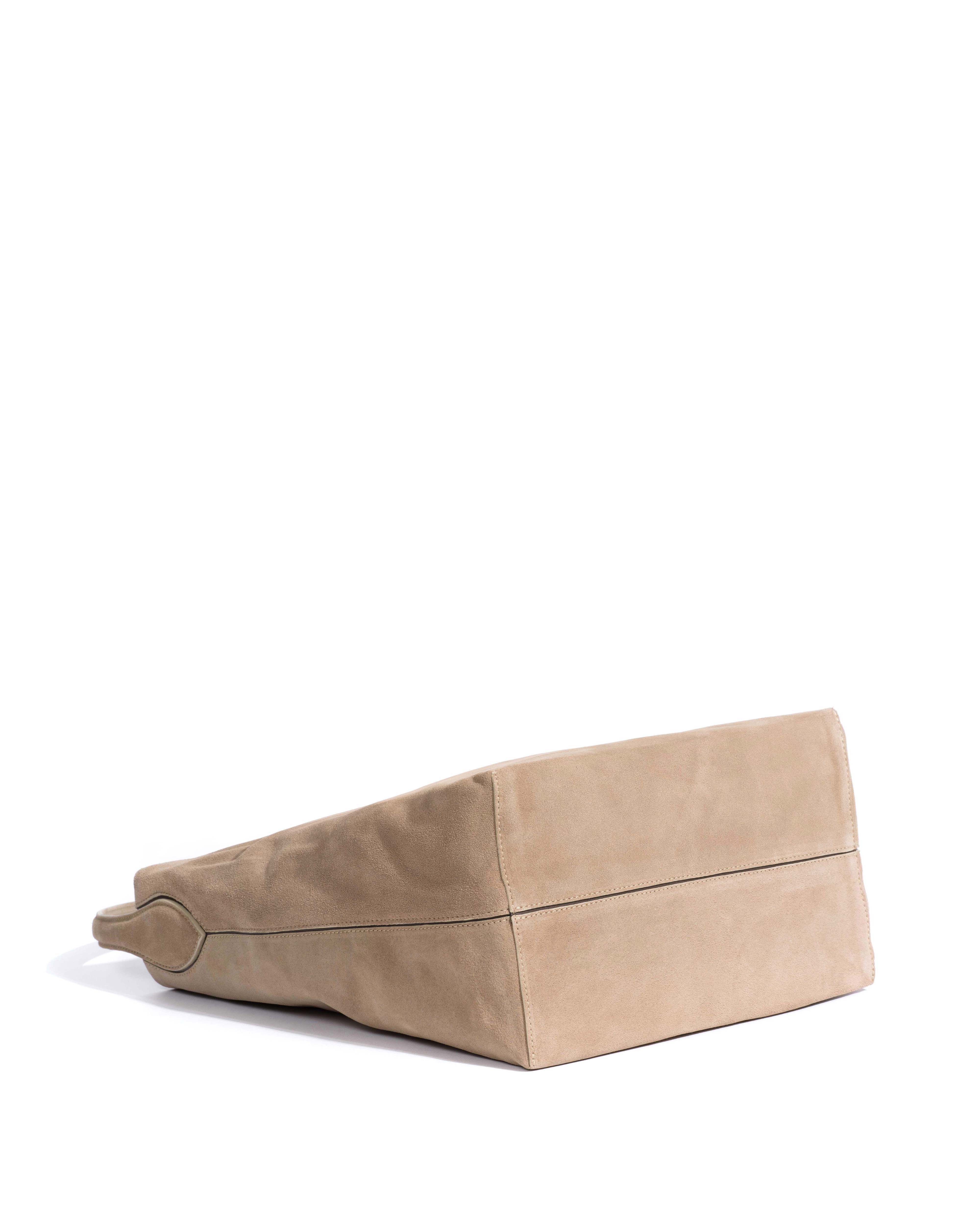 Versa slouchy everyday bag Calf suede Mushroom