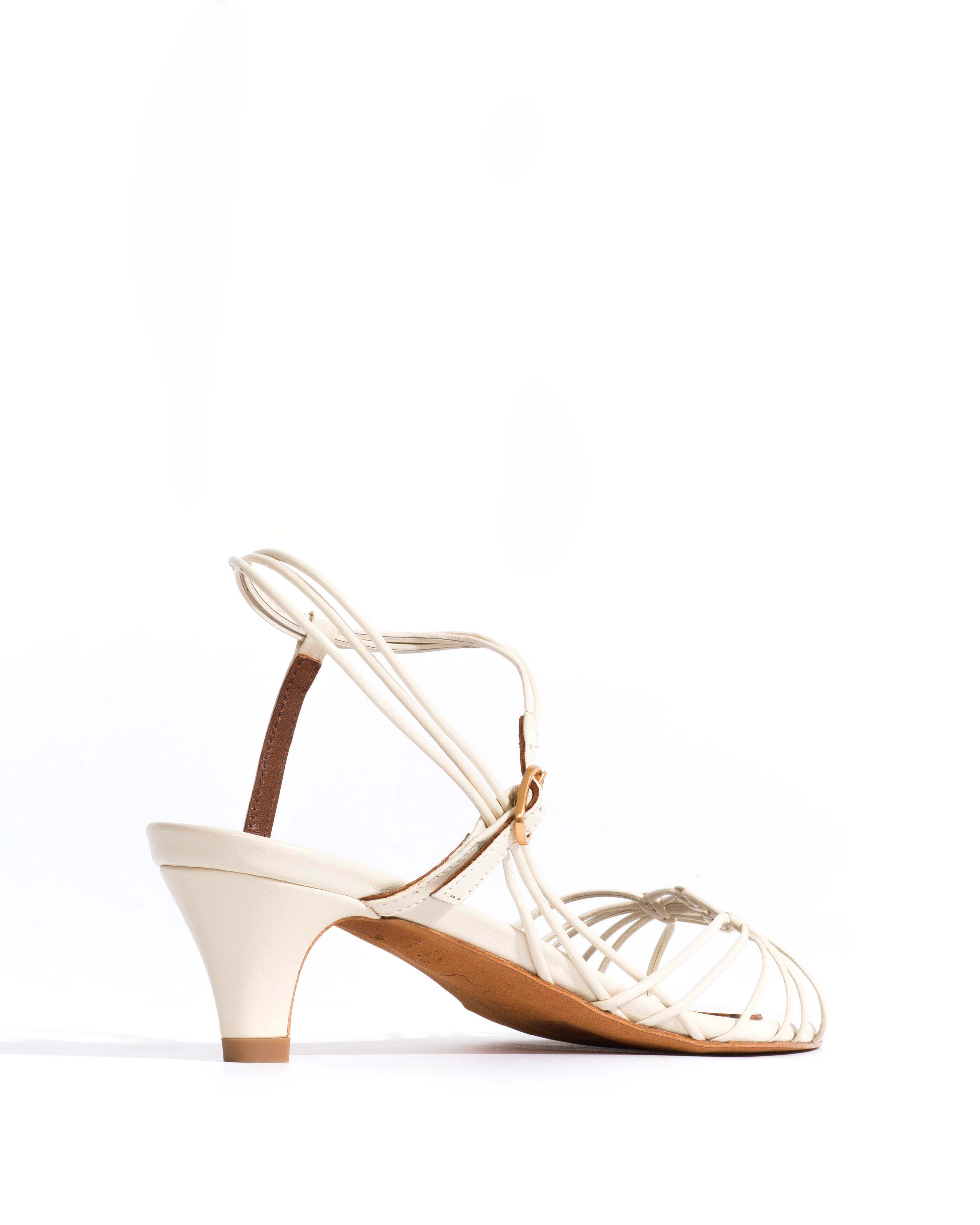 Savannah 40 hand-braided Crinkled polished goat White sand