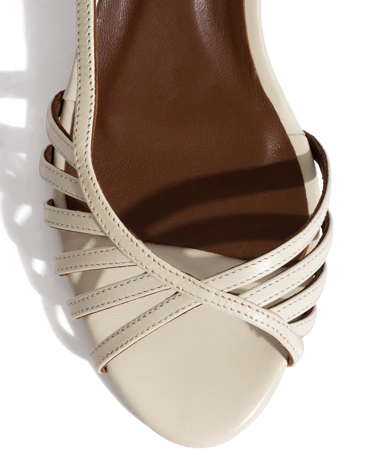 Carlota 40 Shiny lamb White sand