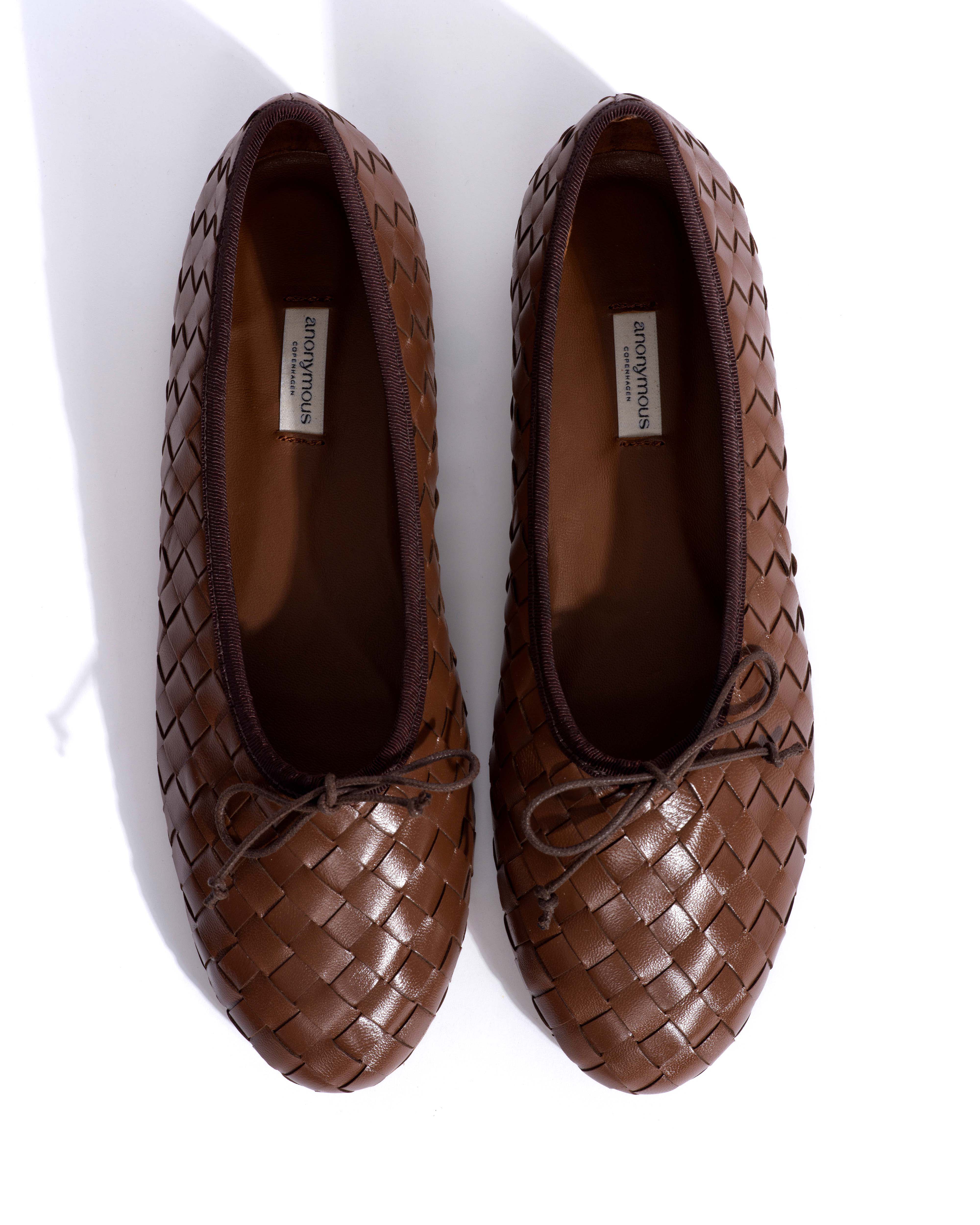 Sacha interlace Shiny lamb Chocolate