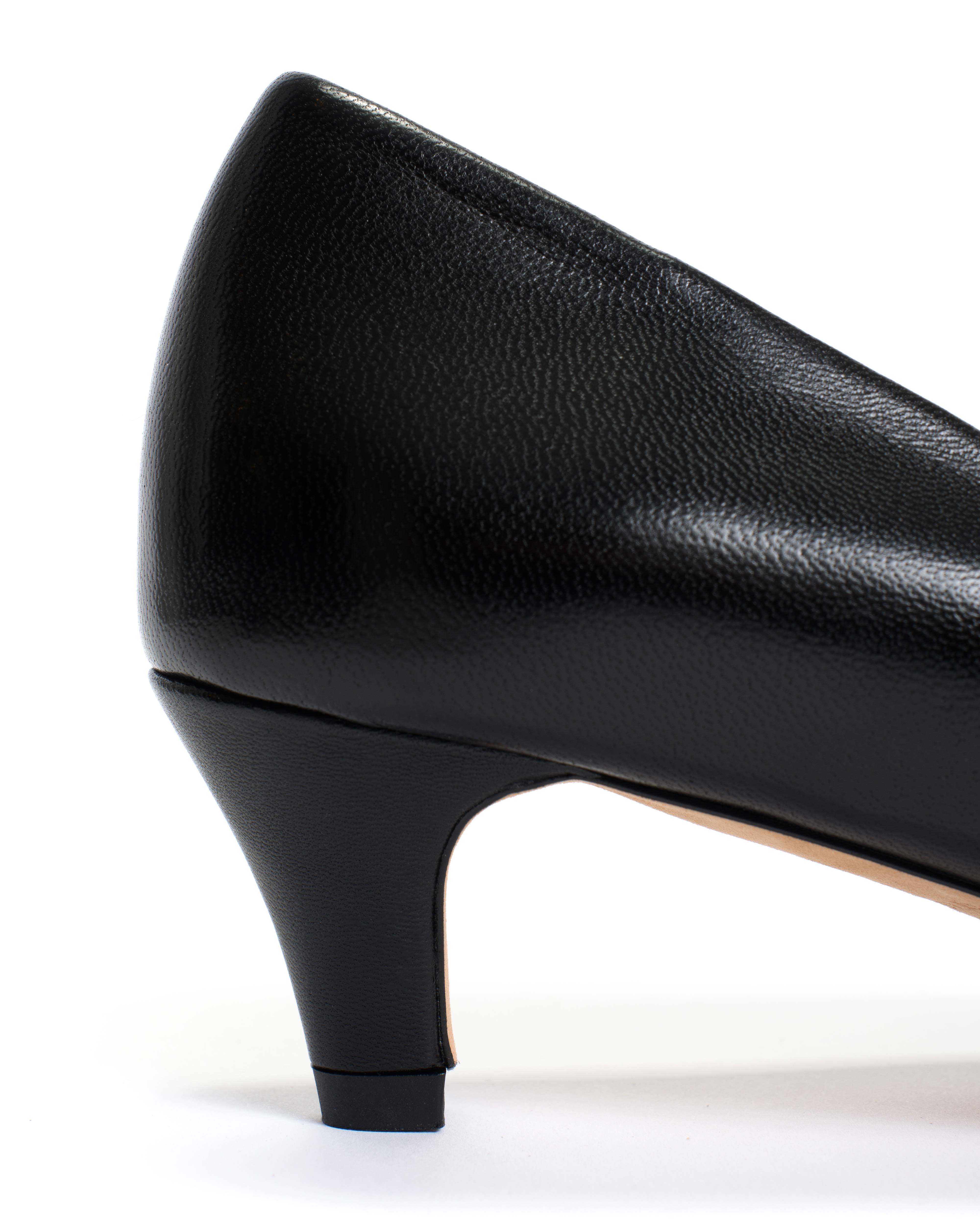 Trini 40 stiletto Shiny lamb Black