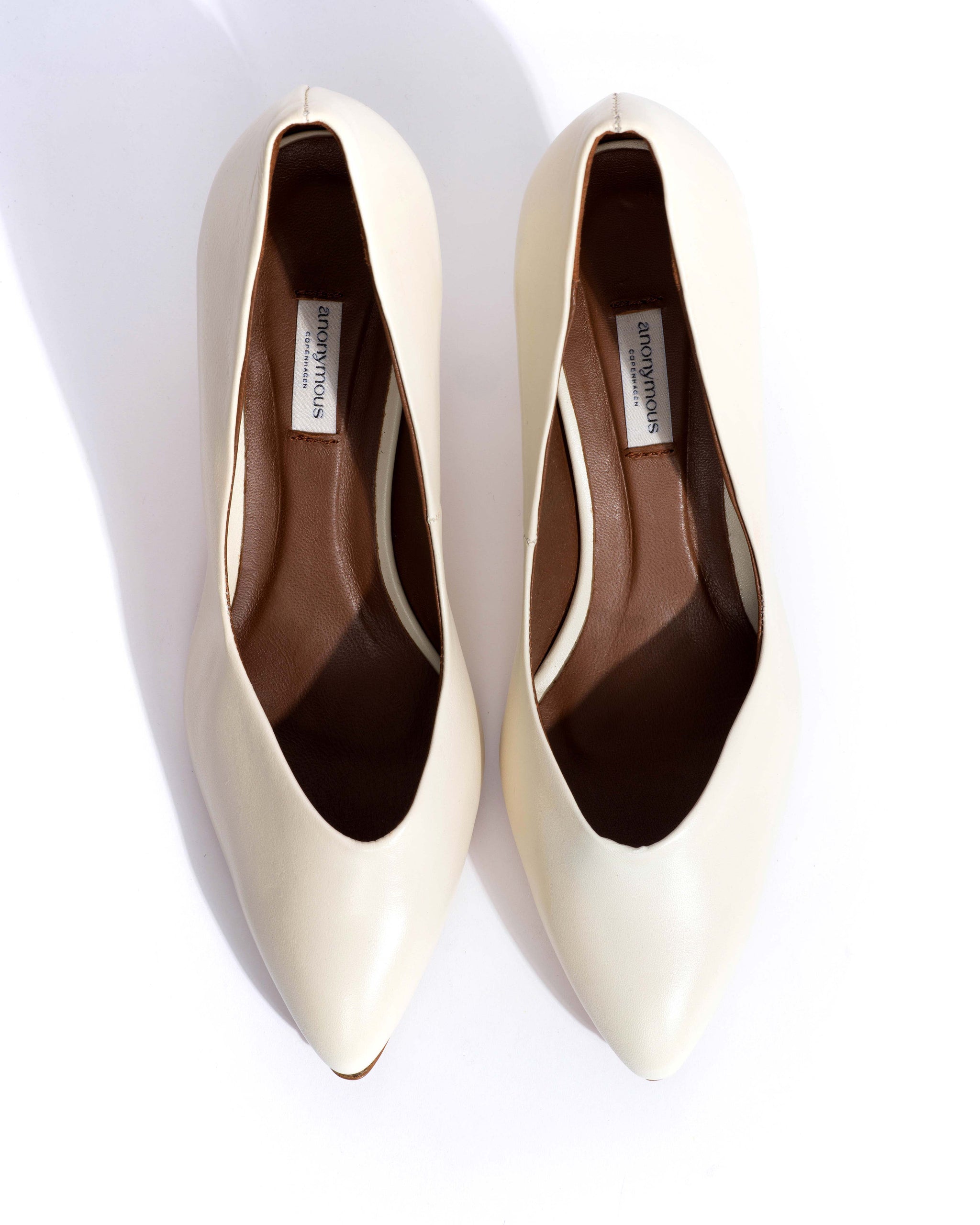 Trini 55 Shiny lamb White sand