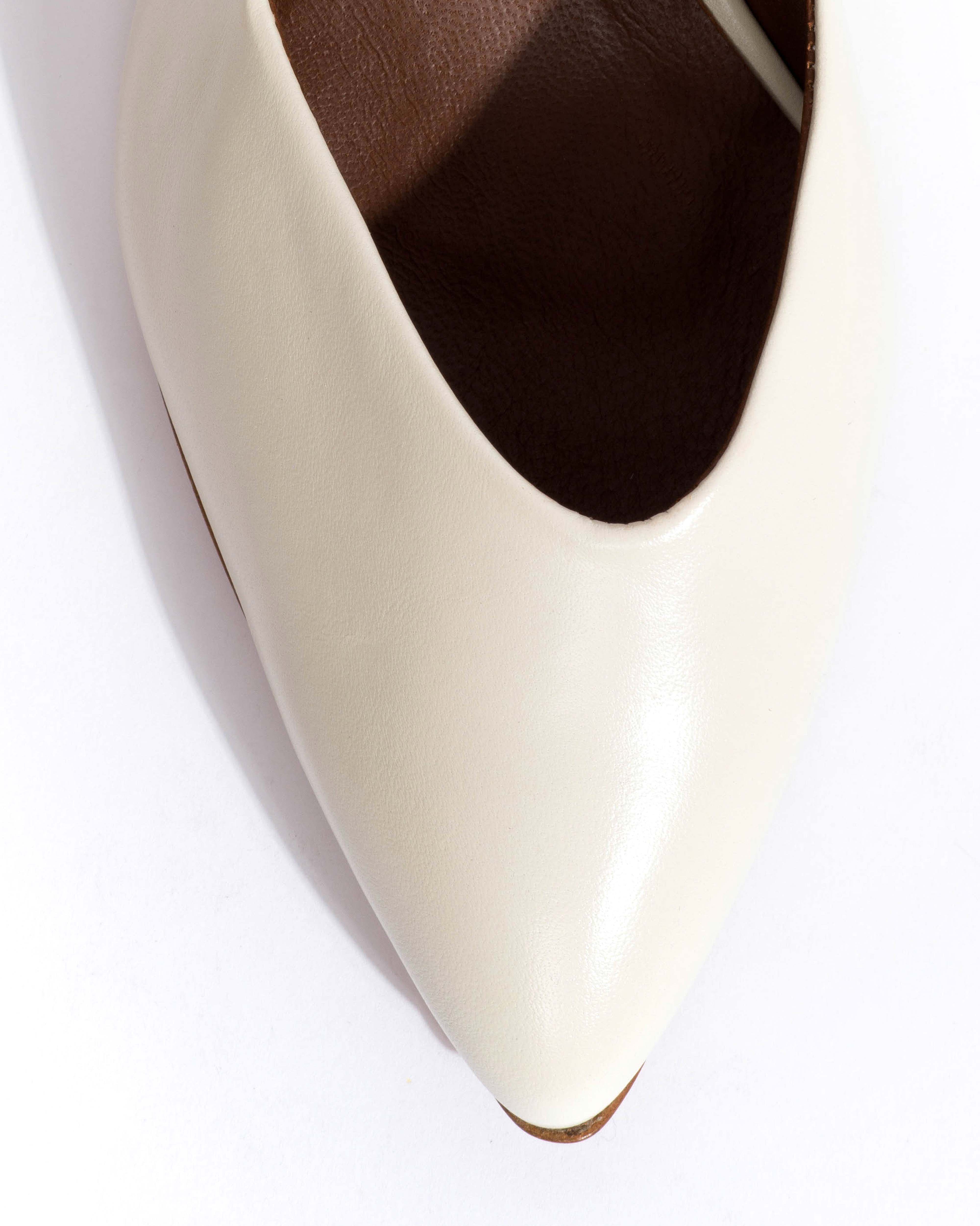 Trini 55 Shiny lamb White sand