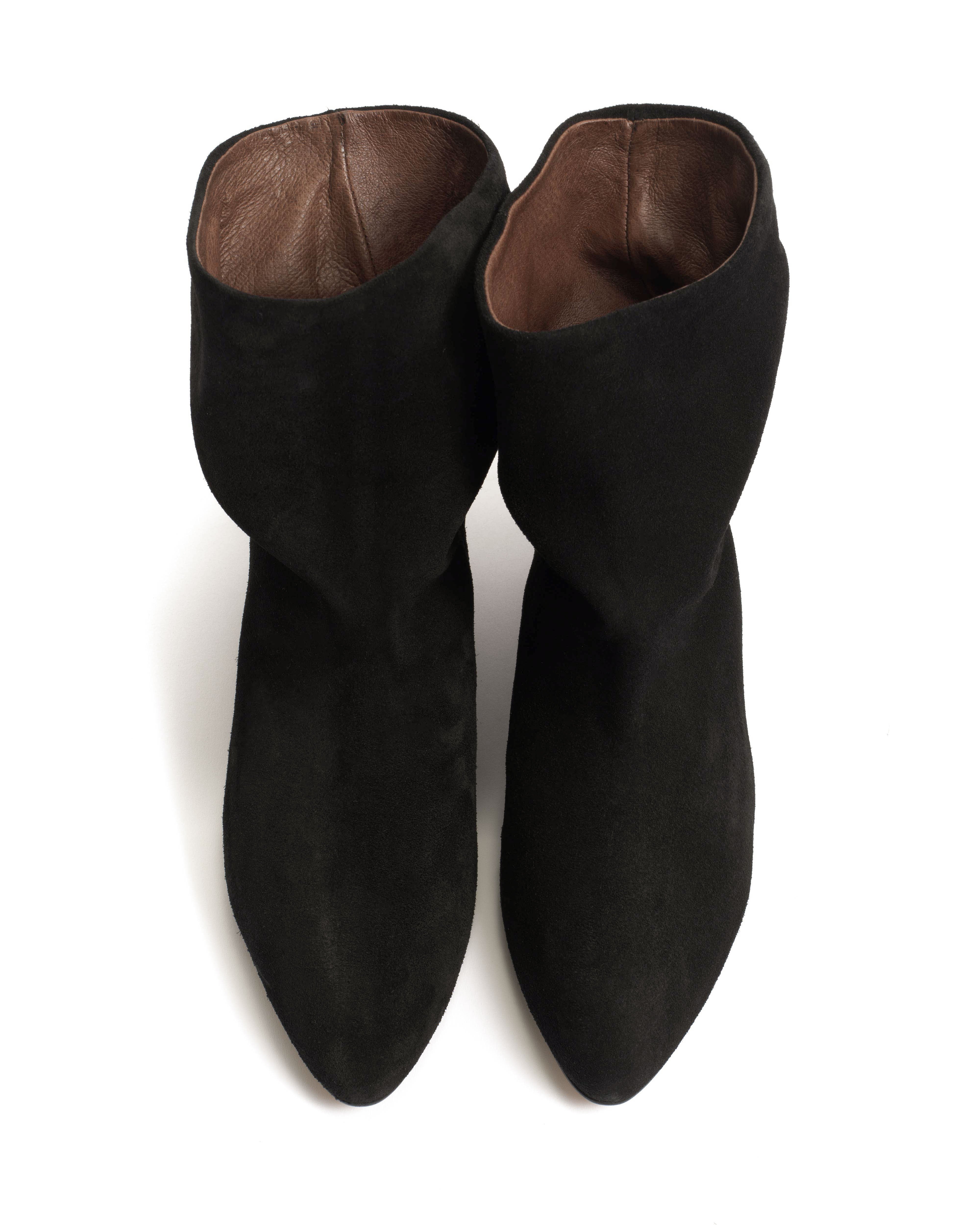 Vully 20 Calf suede Black