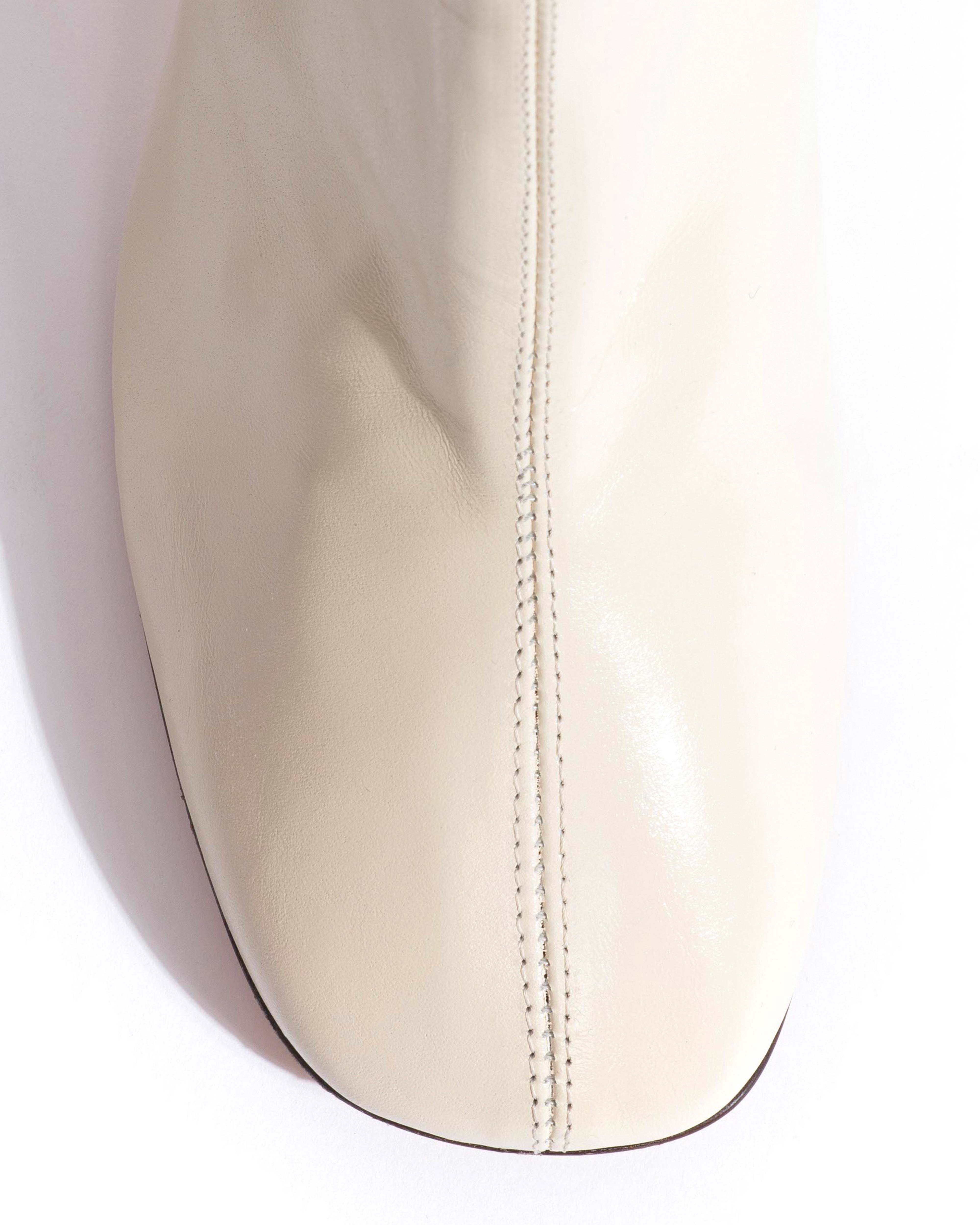 Adriana 80 Crinkled polished goat White sand