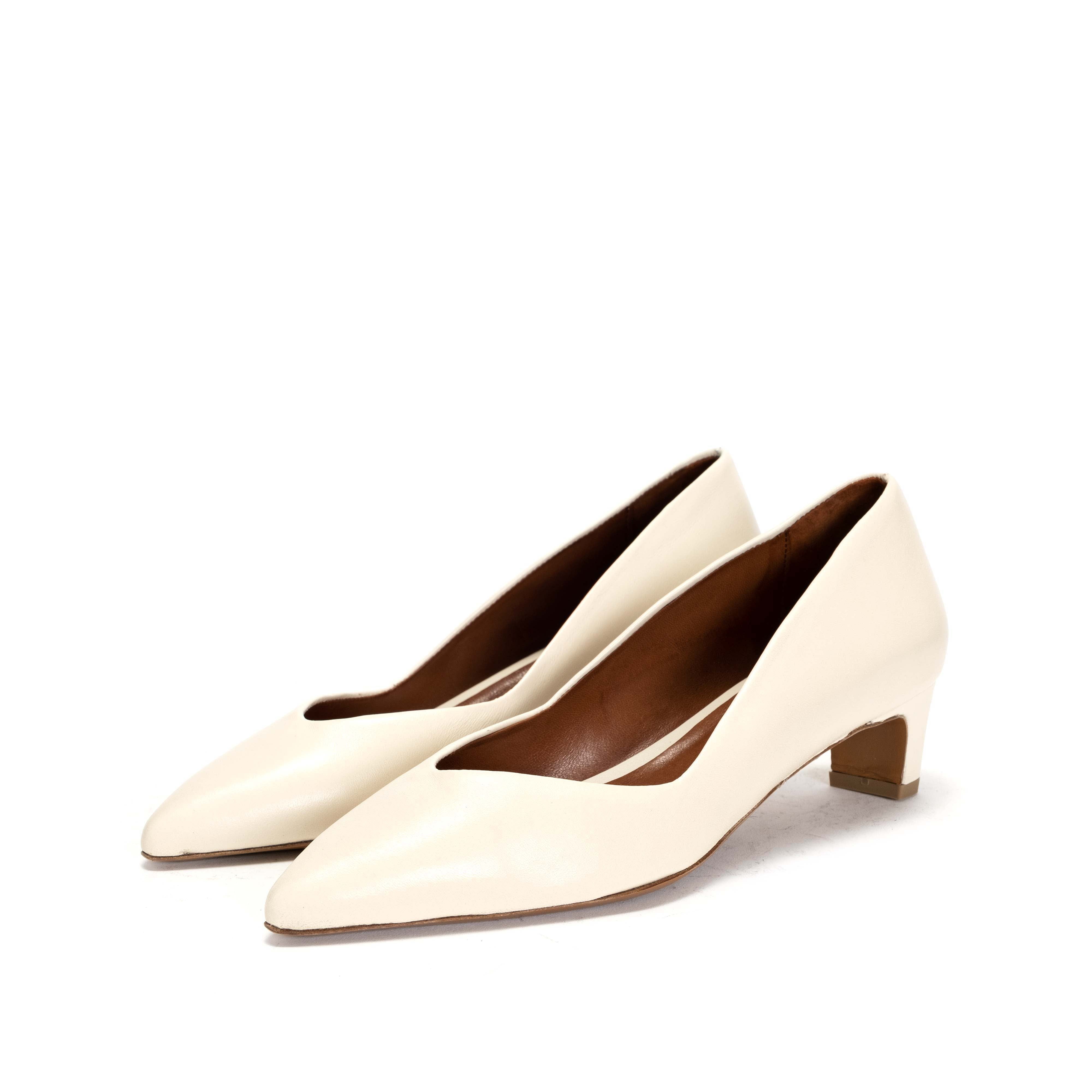 Trini 40 Shiny lamb Milk white