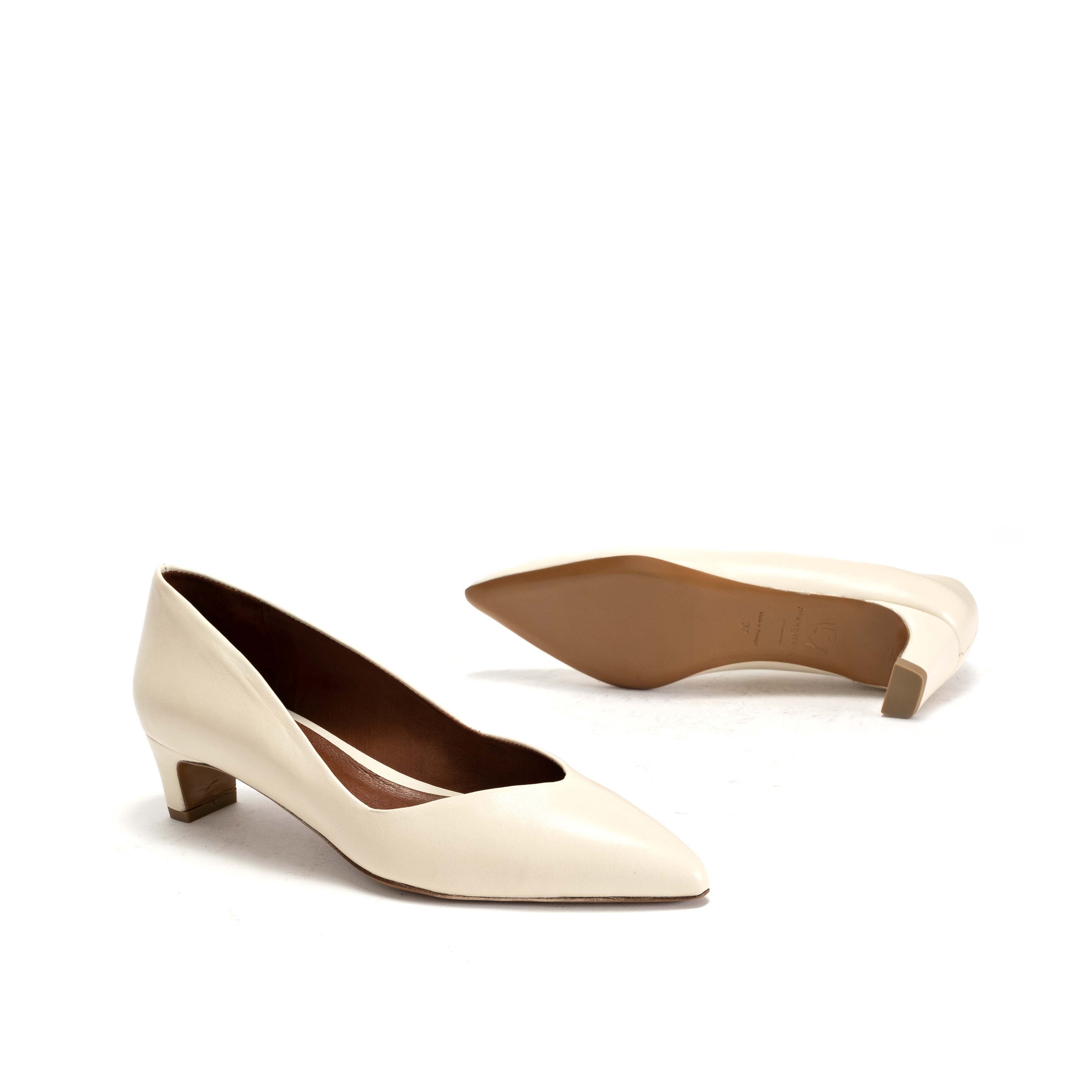 Trini 40 Shiny lamb Milk white